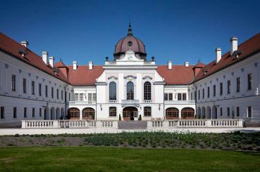 летняя резиденция королевы Елизаветы в Гёдёллё