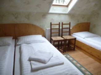 7-Bed Room