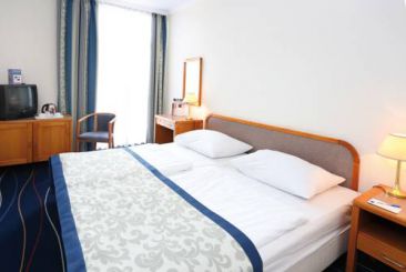 Double or Twin Room with Air Conditioning