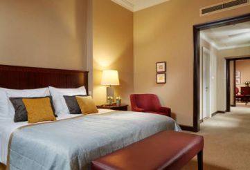Deluxe Suite with Executive Club Access
