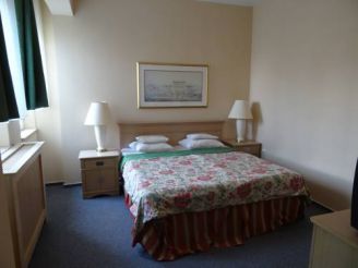 Family Room (2 Adults + 2 Children)