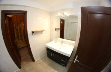 Triple Room with Shared Bathroom in the Basement