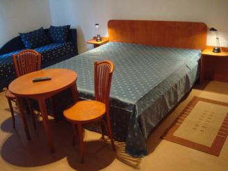 Deluxe Family Room (4 Adults + 4 Children)