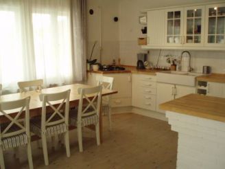 Family room (3 adults) with Shared Bathroom