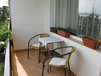 Apartment with Lake View