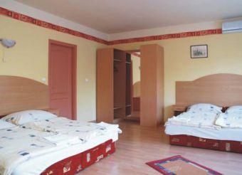 Family Room (2 Adults + 2 Children)