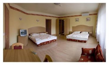 Family Room (2 Adults + 2 Children)