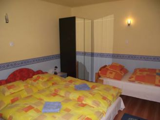 Стандартный двухместный номер с 1 кроватью или 2 отдельными кроватями и общей ванной комнатой