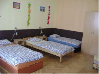 Пятиместный номер с общей ванной комнатой