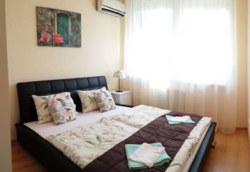 One-Bedroom Apartment with Balcony
