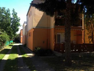 neGGa Retro Apartments