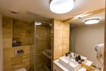 Large Two-Bedroom Apartment with Terrace (6 adults)
