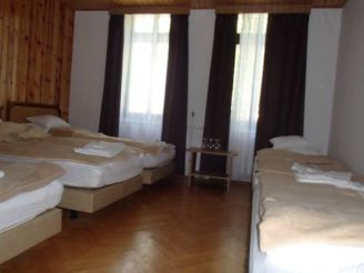 Quintuple Room