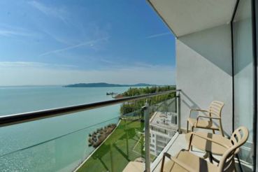 Double Room with Balcony and Lake View