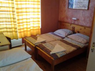 Quintuple Room