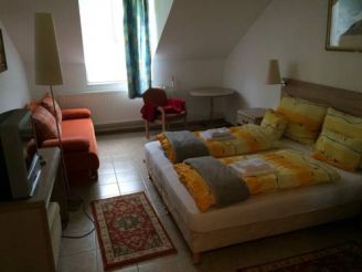 Deluxe Double Room (2 Adults + 1 Child)