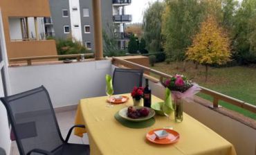 Apartment with Garden View