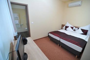 Deluxe Double or Twin Room with City View