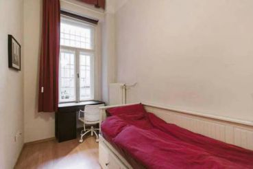 Apartment With Shared Bathroom