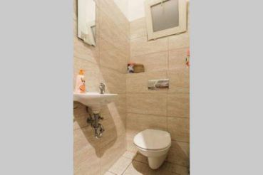 Apartment With Shared Bathroom